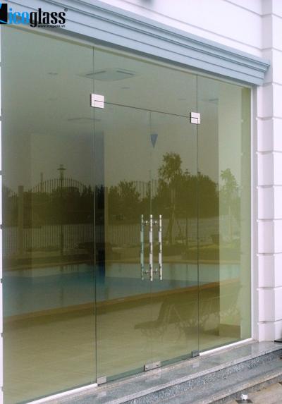  Cửa kính thủy lực 2 cánh 3 vách bên Licoglass